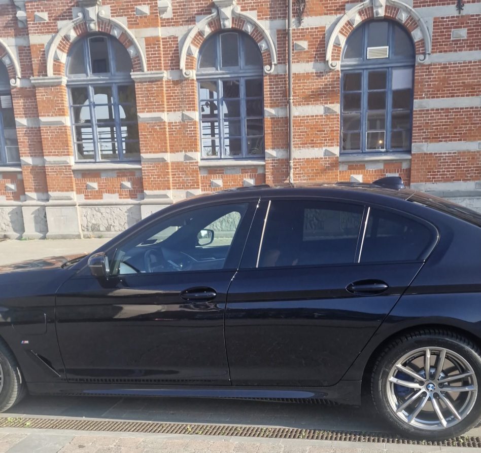 Berline haut de gamme, vue extérieure